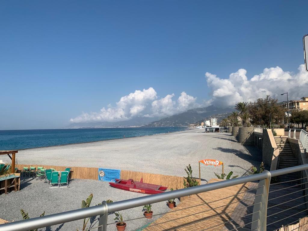 Casa Vacanza! A 50M Dal Mare! Bordighera Eksteriør bilde