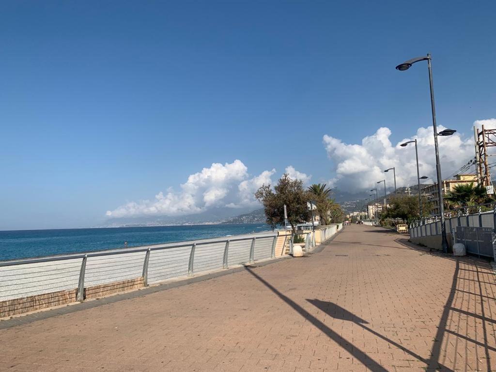 Casa Vacanza! A 50M Dal Mare! Bordighera Eksteriør bilde
