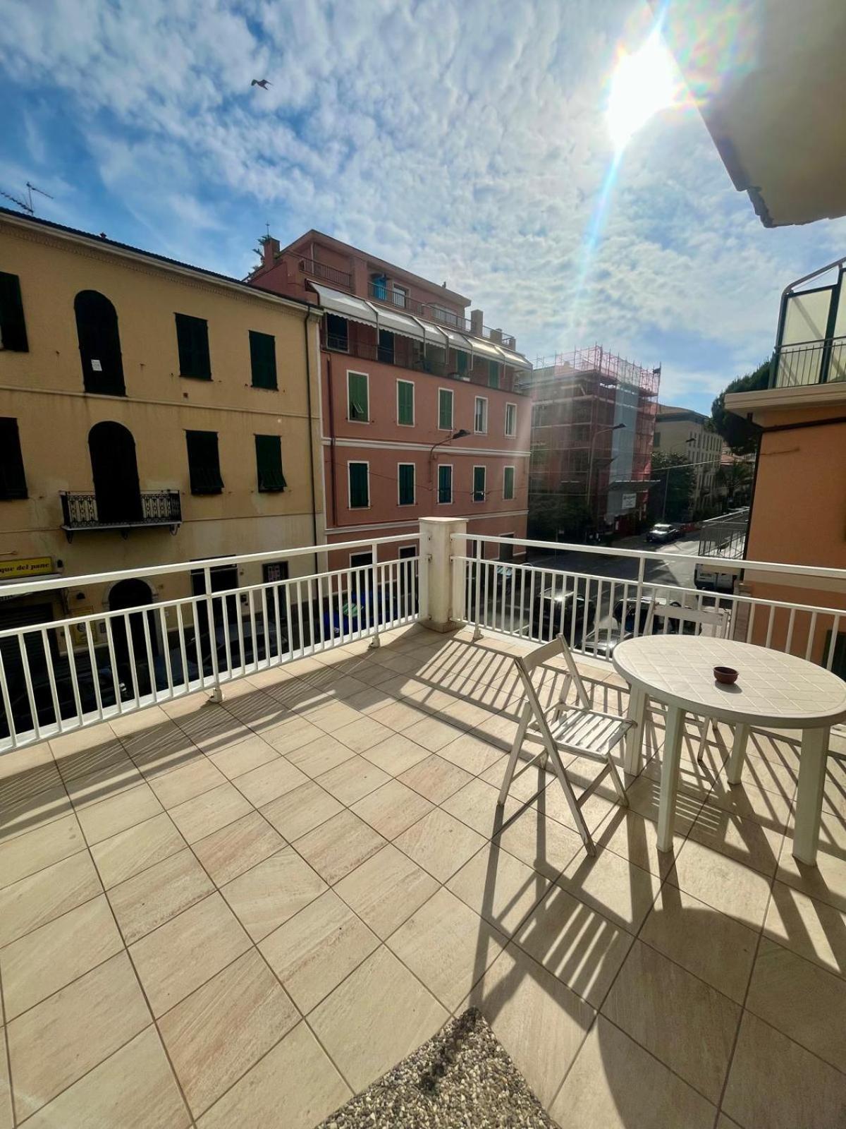 Casa Vacanza! A 50M Dal Mare! Bordighera Eksteriør bilde
