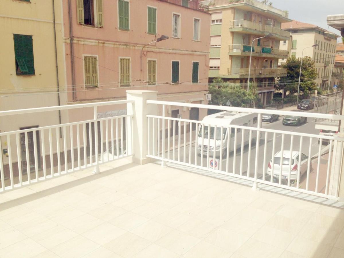 Casa Vacanza! A 50M Dal Mare! Bordighera Eksteriør bilde
